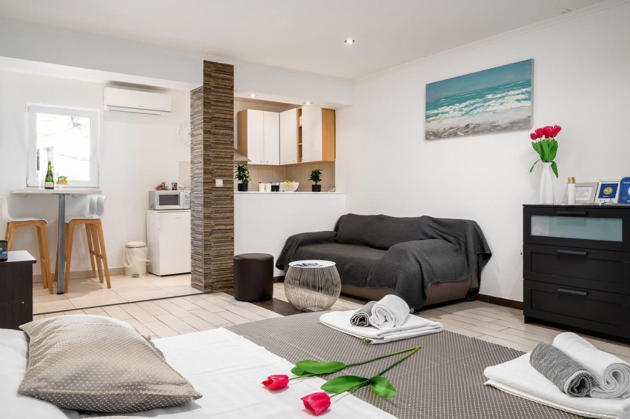 Studio Apartment La Luna سبليت المظهر الخارجي الصورة